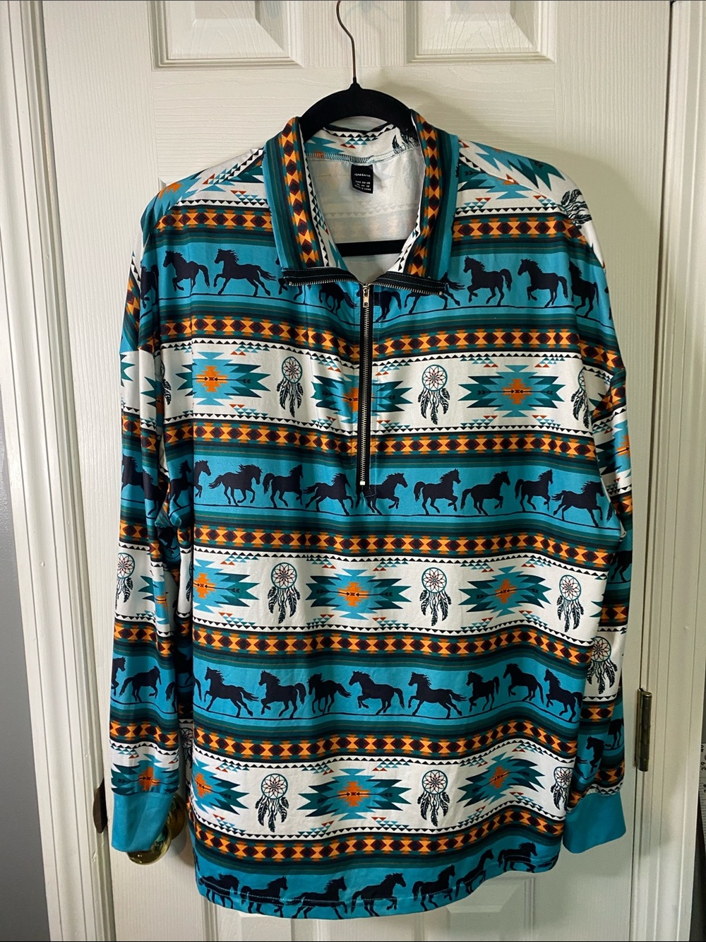 Ranlege women’s Quarter Zip shirt with Horses and Dream Catchers and Size XL